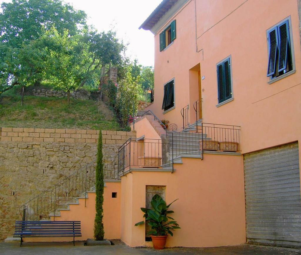 Appartamenti La Rocca Palaia Exterior photo